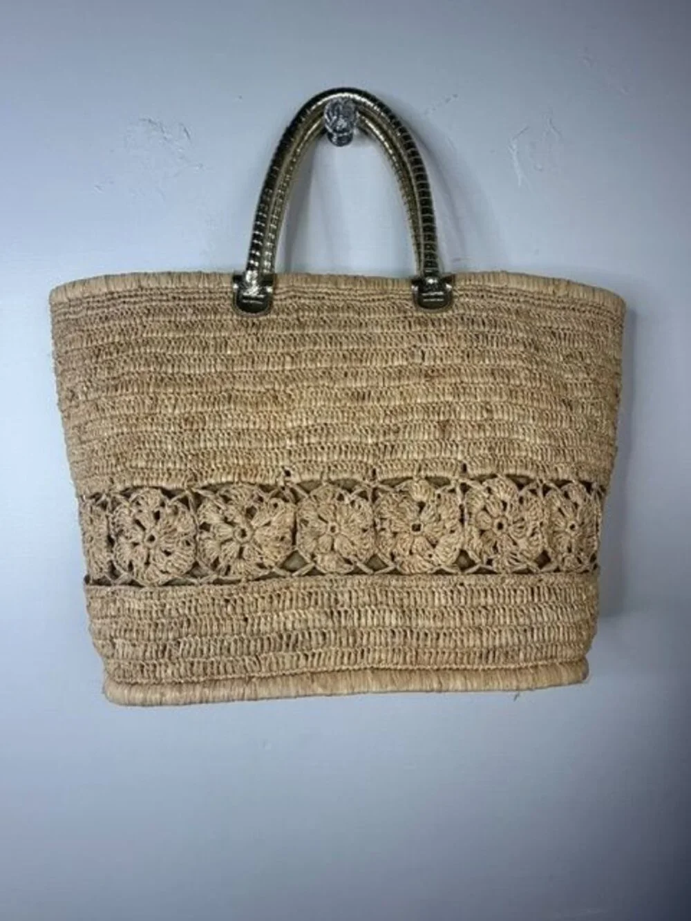 Lilly Pulitzer RIVIERA Woven Straw Tote Bag Rolled Gold Handles & Tassel Charm - Picture 4 of 12